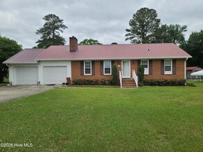 Building Photo - 1932 Hullwood Dr