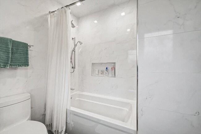 Building Photo - 2076 Valley Lo Ln