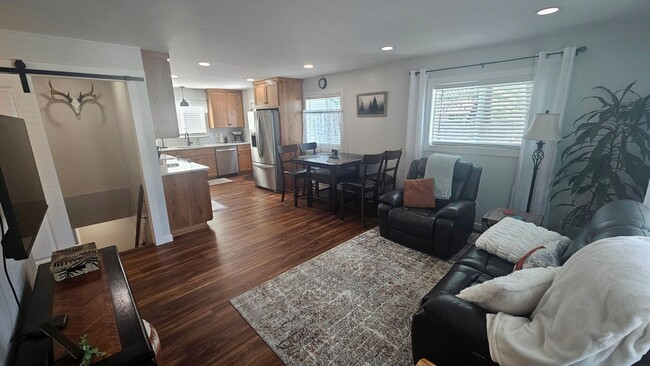 Building Photo - Fully Furnished 3 Bedroom Home in Coeur d'...