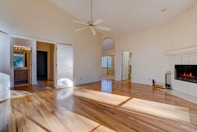 Building Photo - Spacious 3 Bed, 3 Bath Home in Hidden Valley Ranch!