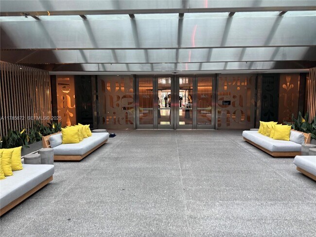 Building Photo - 1395 Brickell Ave