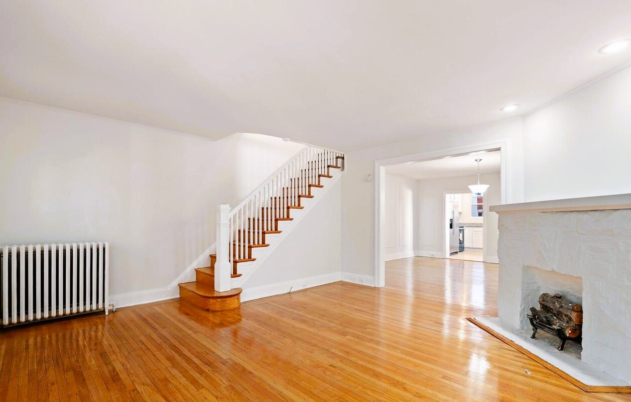 Building Photo - 3608 Elkader Rd
