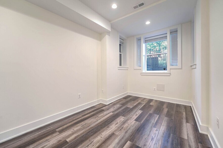 Building Photo - 3453 Holmead Pl NW