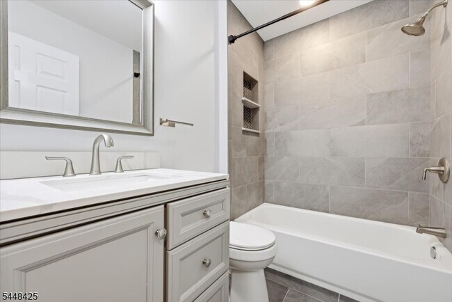 Building Photo - 604 Knollwood Ct