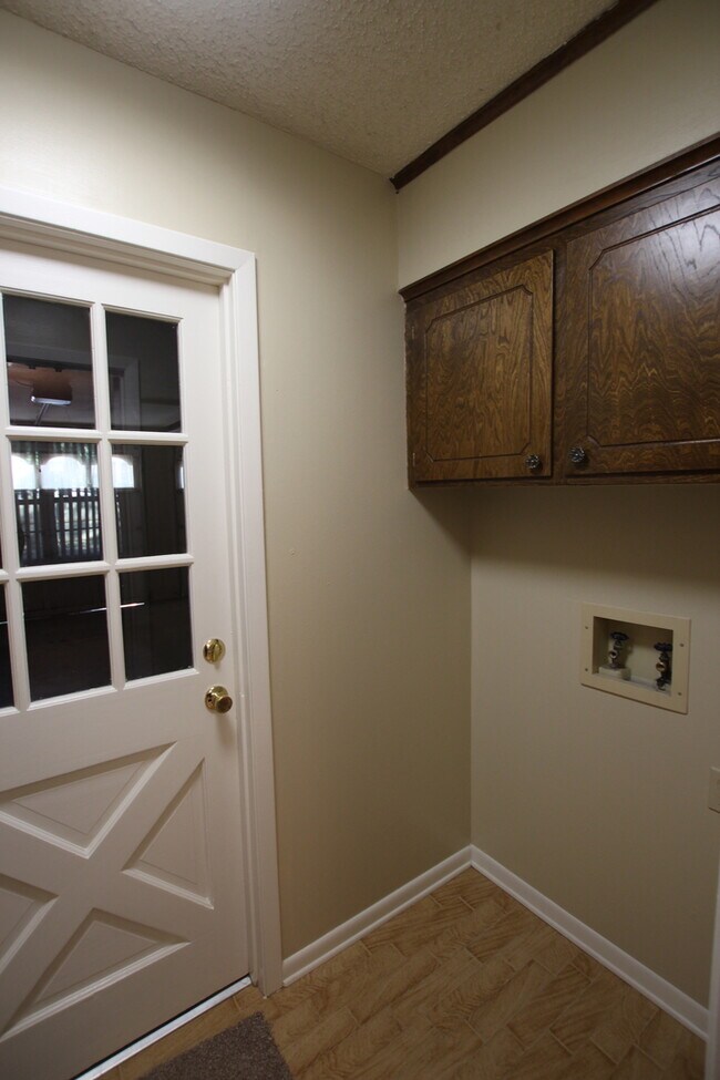 Building Photo - Coming Soon! Charming 3 Bedroom 2 Bath Home in Tyler!