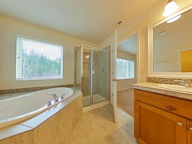 Building Photo - 5 Bedroom House ~ Albany ~ Small Pet Friendly