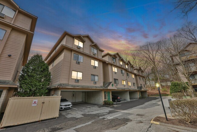 Building Photo - 97 Richards Ave