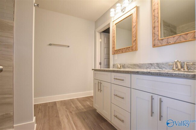 Building Photo - 300 Stone Hill Dr