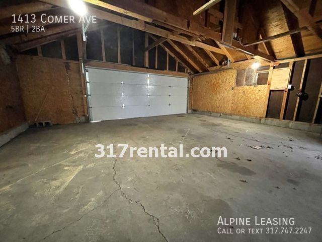 Building Photo - HUGE garage/workshop combo (has working el...