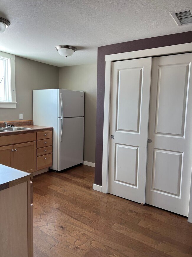 Building Photo - Wells