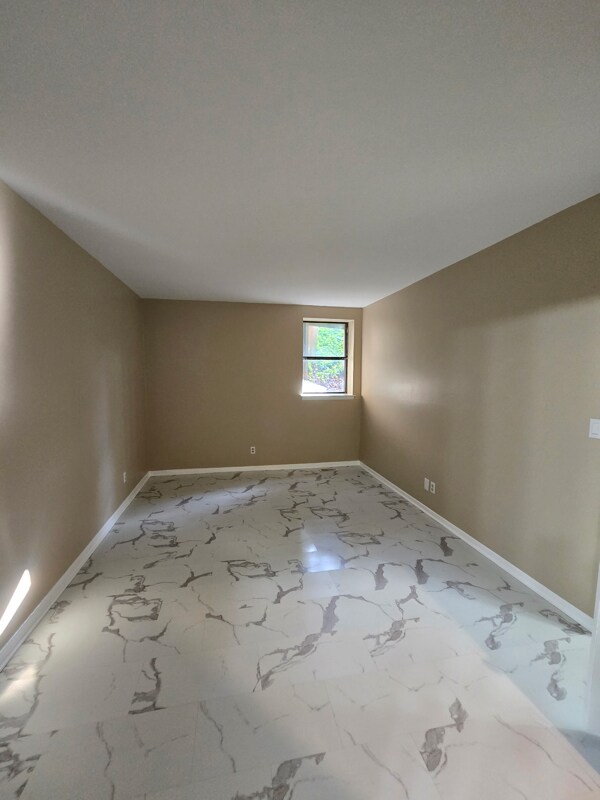 Building Photo - 7D Fairway Rd