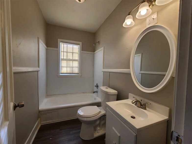 Building Photo - 406 Chamlee Dr