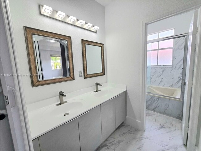 Building Photo - 7848 NW 108th Ct