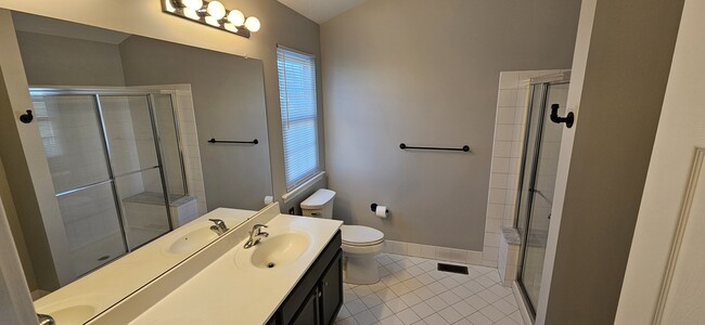 Building Photo - 911 Caralea Dr