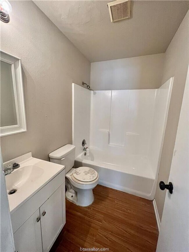 Building Photo - 2402 Jaguar Dr