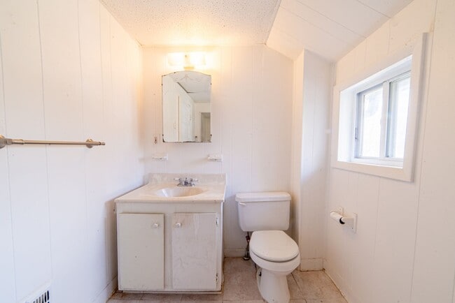 Building Photo - 34 Avon Pl