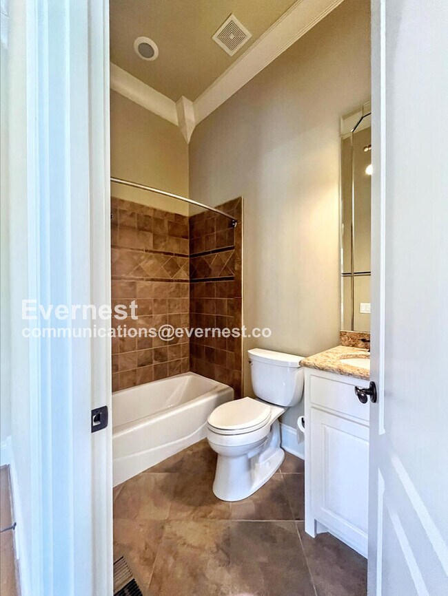 Building Photo - 9558 Hampton Reserve Dr