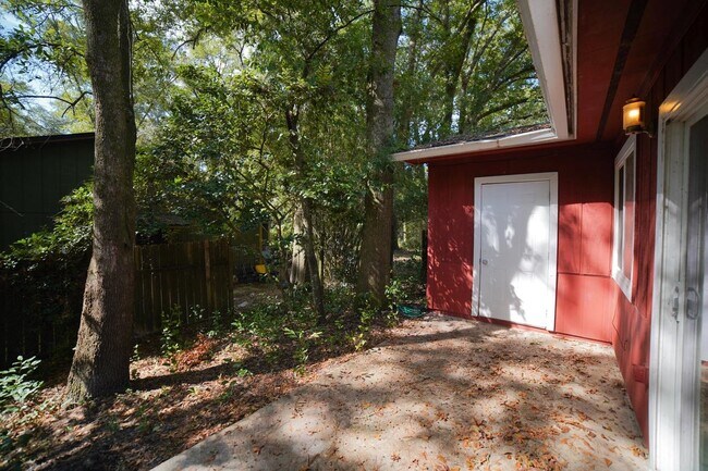 Building Photo - 2739 W Tharpe St