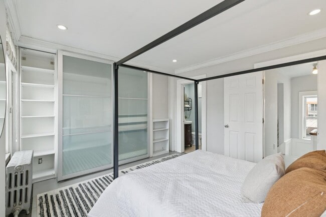 Building Photo - 1228 Catharine St