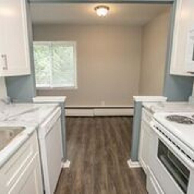 Building Photo - Park Pointe Now Leasing Immediate Move-In!