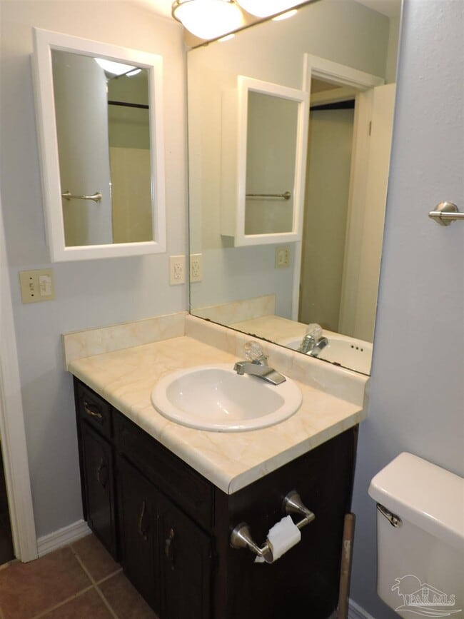 Building Photo - 7663 Charter Oaks Dr