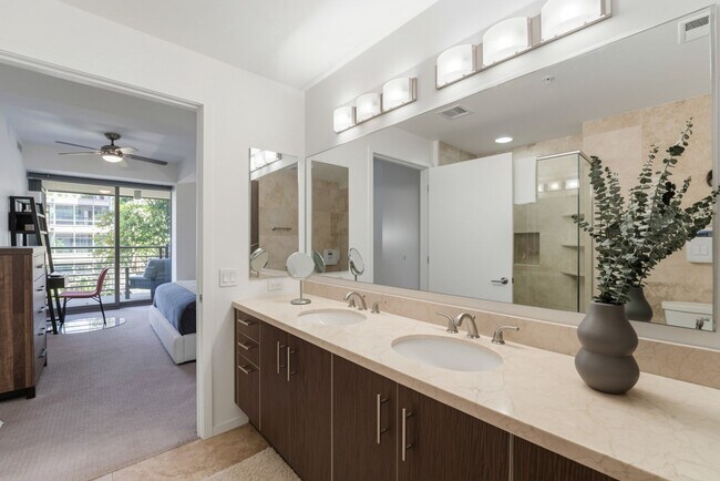 Building Photo - Luxury Corner Unit with Panoramic Mountain Views at Optima Camelview!