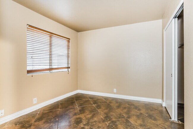 Building Photo - 2231 N 89th Ave