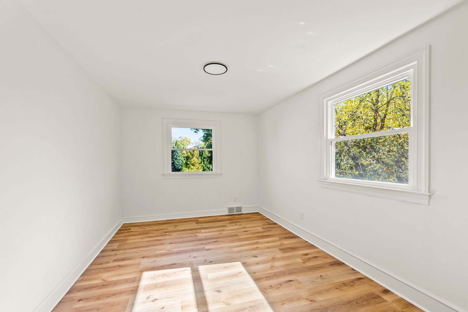 Building Photo - 209 N Spring St