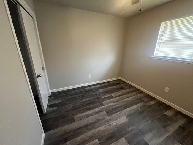 Building Photo - Recently Updated 3/2/1