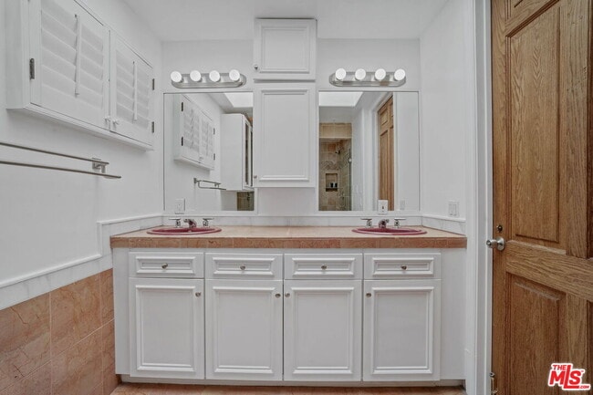 Building Photo - 25 Arcadia Ter