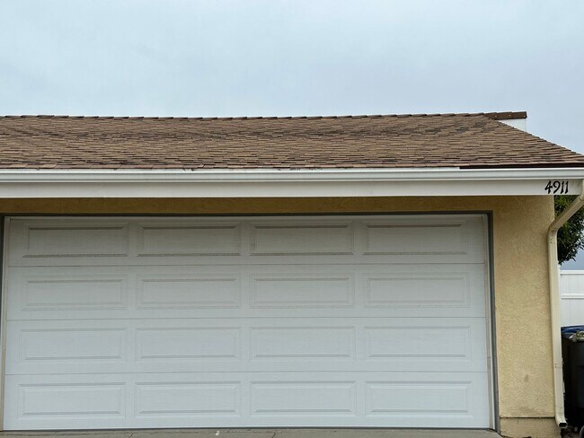 Building Photo - Oxnard Dunes | 2 Bedroom + 2 Bath Duplex -...