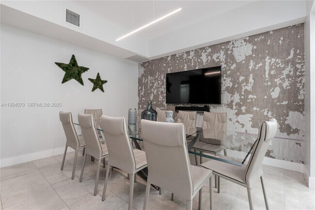 Building Photo - 18460 NE 30th Ave