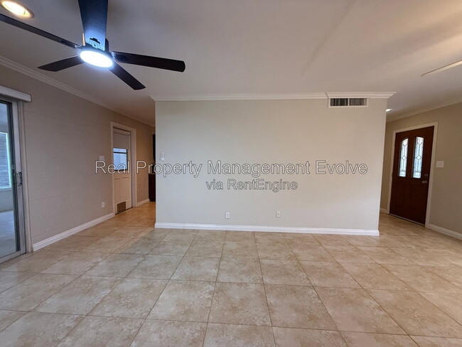 Building Photo - 12076 N Pebble Beach Dr