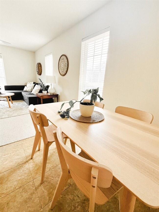 Building Photo - 3127 Bernardo De Galvez Ave