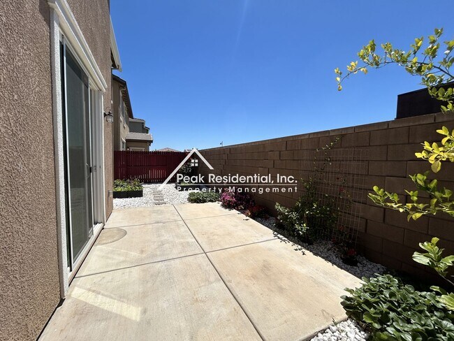 Building Photo - Beautiful Newer Folsom 4bd/2.5ba in Gated Community!