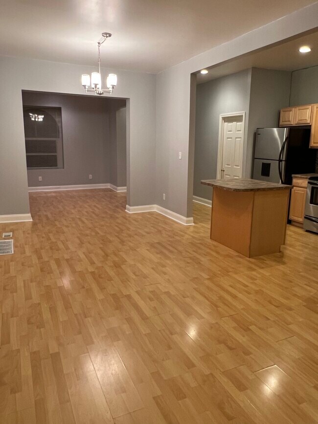 Building Photo - 3965 Shenandoah Ave