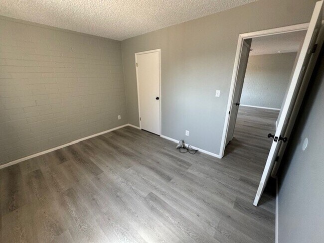 Building Photo - 2BR Remodeled and Updated, Large cement pa...