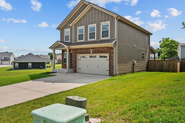 Building Photo - Beautiful Open-Concept Home with Covered Deck & Huge Backyard