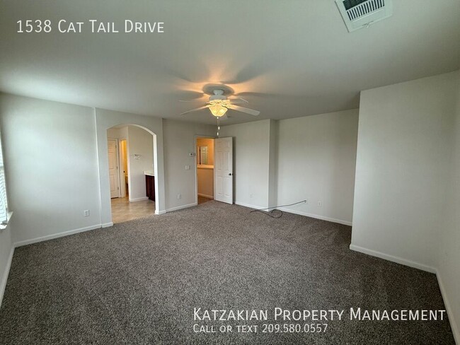 Building Photo - 2-Story 4-Bedroom 2.5 Bath Gated Community...