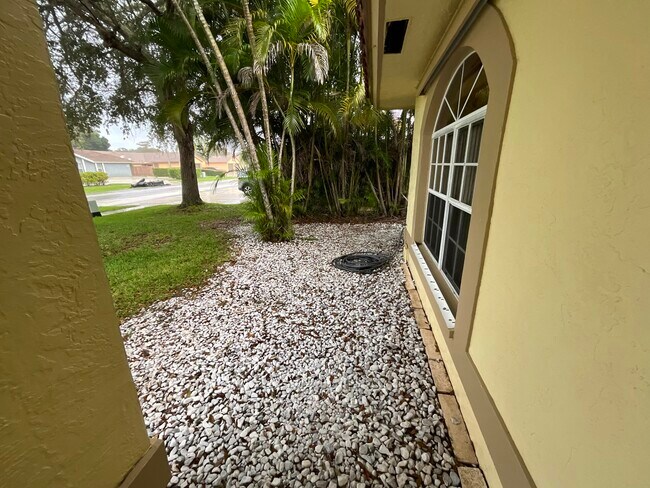 Building Photo - 13752 Yarmouth Dr