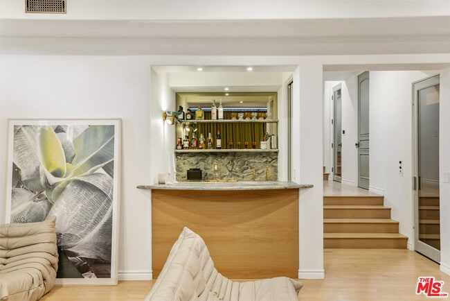 Building Photo - 5201 Vía Donte