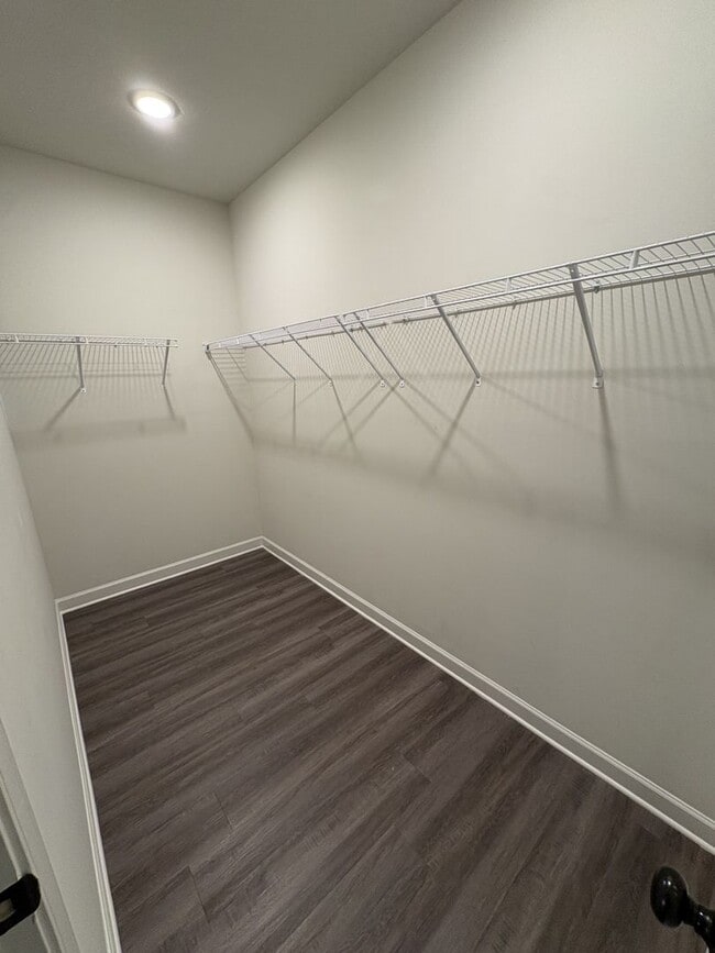 Building Photo - 2113 Metcalf Wy