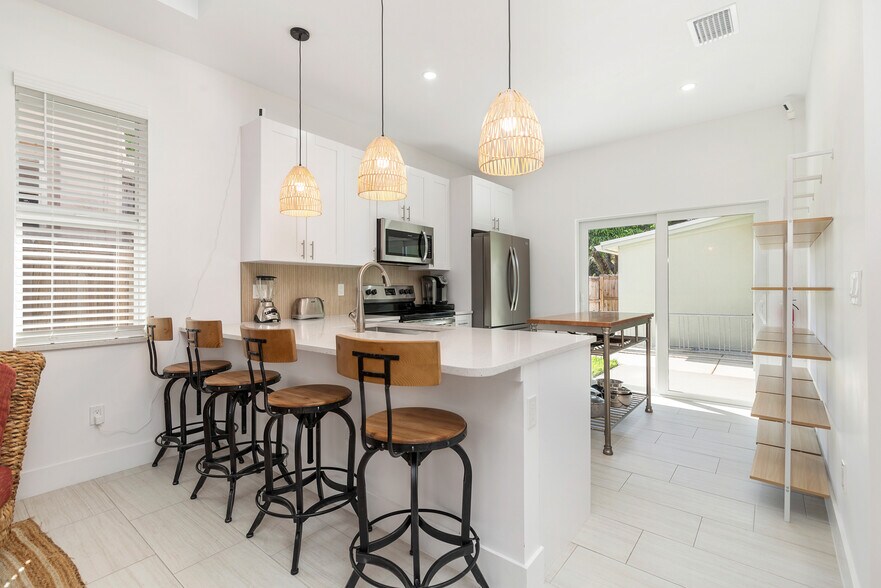 Building Photo - 520 El Vedado