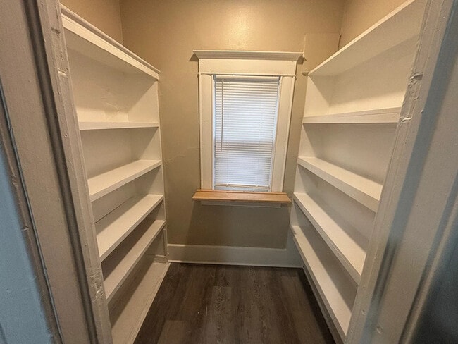 Building Photo - 2 bed 1 bath Home For Rent