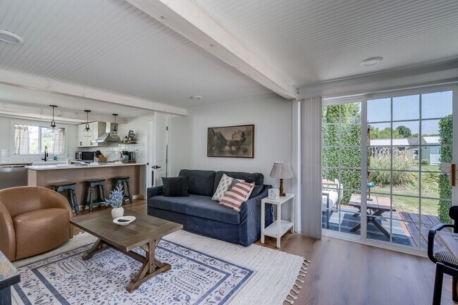 Building Photo - **Furnished Winter Rental** - Sackets Harbor