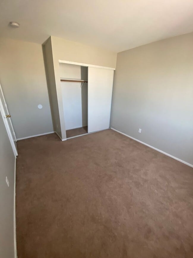 Building Photo - AMERICANA Property Mgmt - Remodeled 2 stor...
