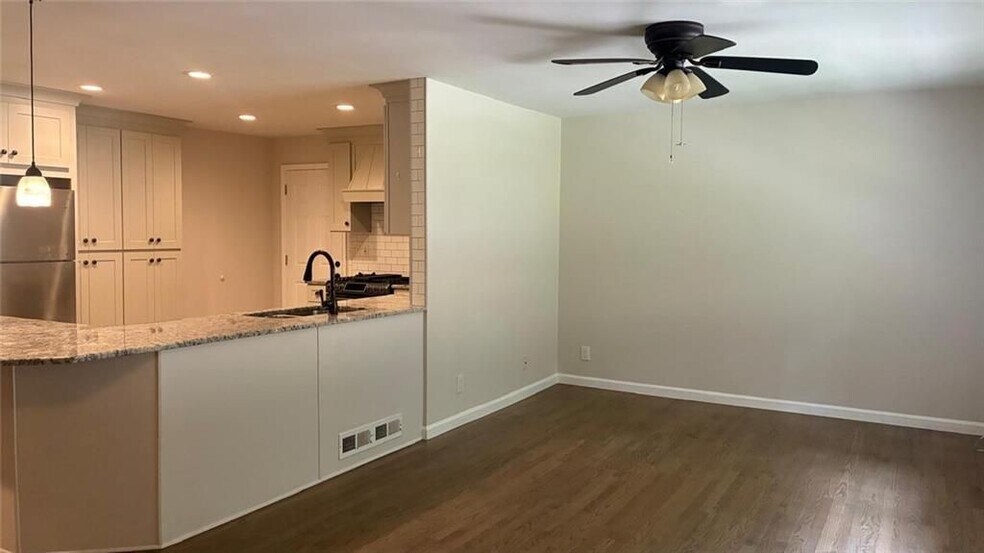 Building Photo - 1744 Oak Ridge Way NW