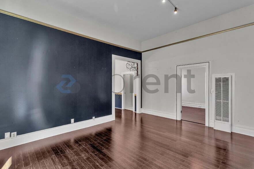Building Photo - Unit 1005