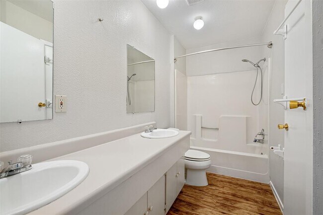 Building Photo - 6618 Cherrywood Ln