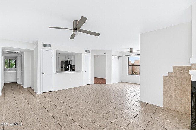 Building Photo - 4850 E Desert Cove Ave